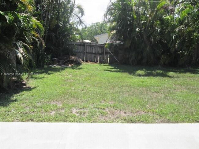 Building Photo - 4831 Bayview Dr
