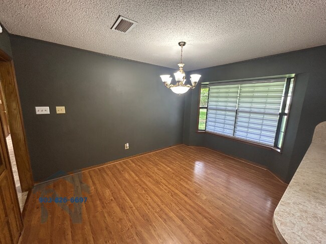 Building Photo - 104 Pinewood Ct