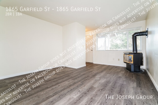 Building Photo - 1865 Garfield St