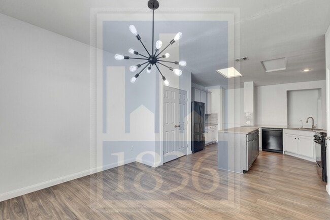 Building Photo - 1204 Thackeray Ln