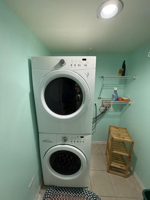 Building Photo - 1540 Riverside Dr