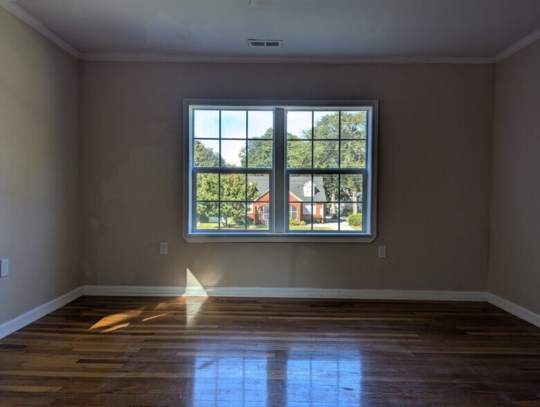 Building Photo - 527 Savannah Hwy