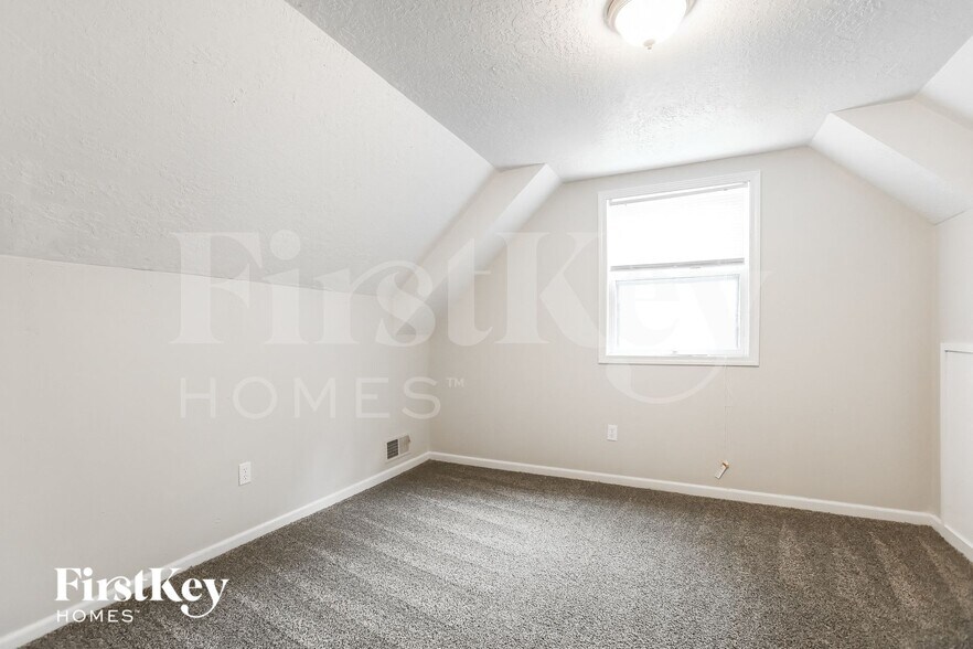 Building Photo - 1018 SE 4th St