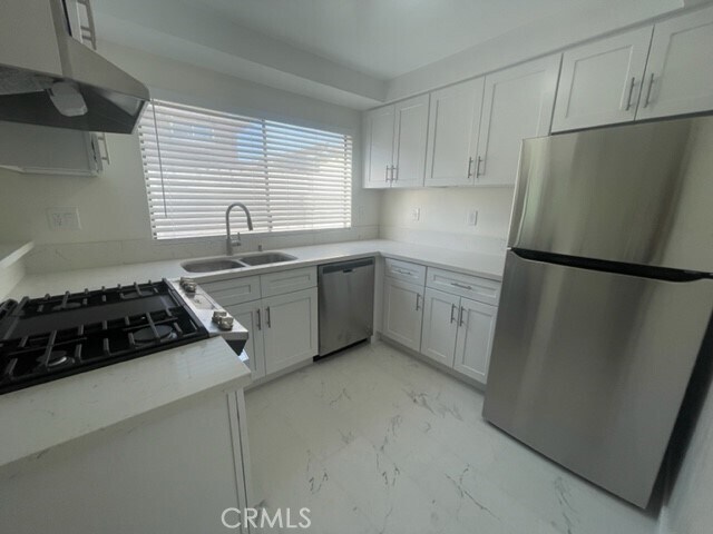 Building Photo - 17061 Grove Cir