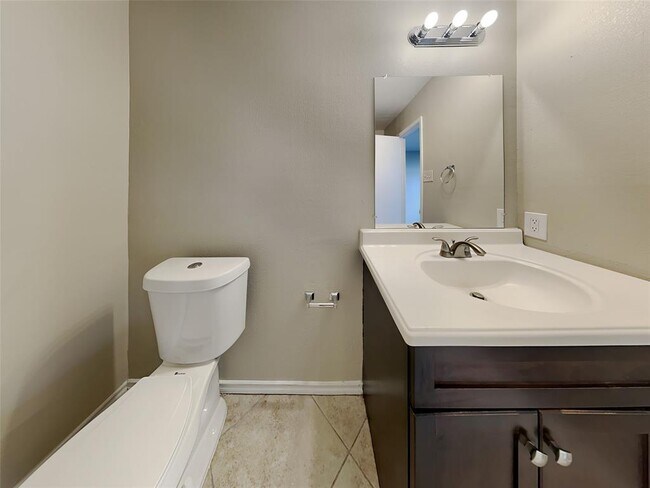 Building Photo - 5618 Hickory Forest Dr