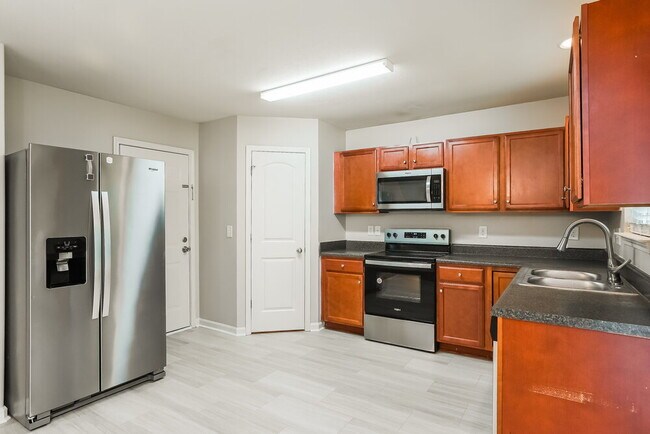 Building Photo - 4740 Queen Pierrette St