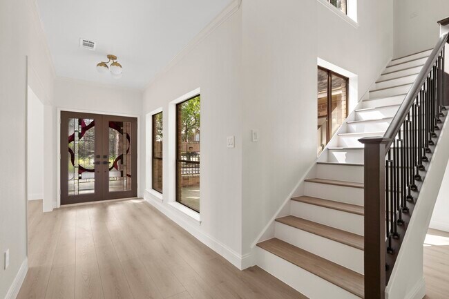 Building Photo - 3223 Country Club Blvd