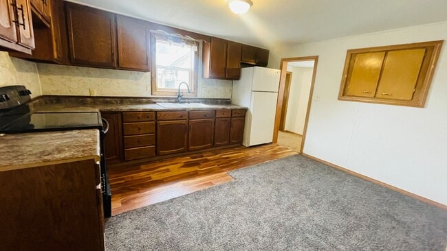 Primary Photo - 118 2nd St