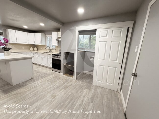 Building Photo - 25781 7th Ave