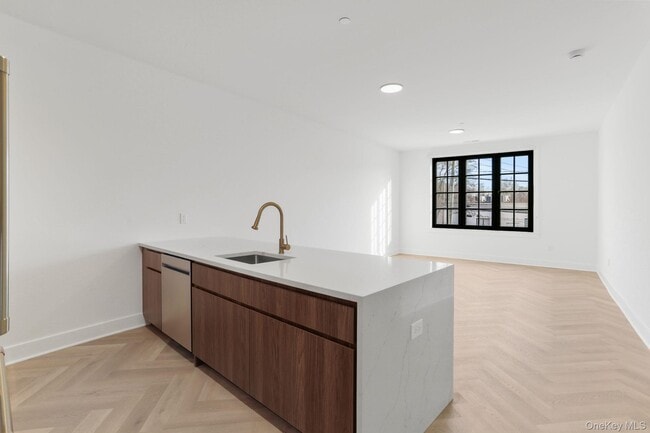 Building Photo - 100 E Putnam Ave