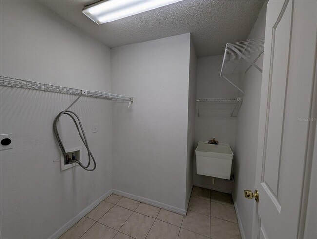 Building Photo - 11322 Torrey Pines Dr