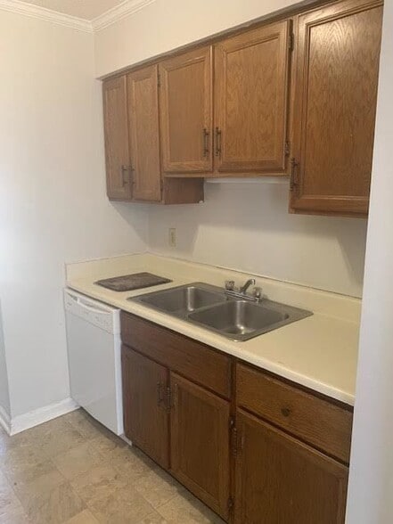 Building Photo - 8 Thackery Rd