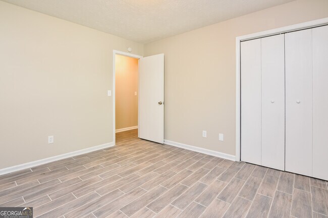 Building Photo - 1642 Sugarmaple Dr SW
