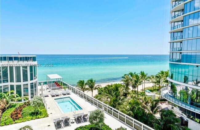 Building Photo - 16001 Collins Ave