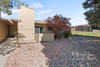 Building Photo - REMODELED SINGLE-LEVEL 2BD TOWNHOME w/ A/C