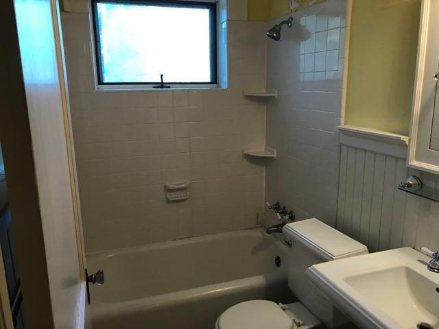 Building Photo - Two bedroom bungalow in Midwood