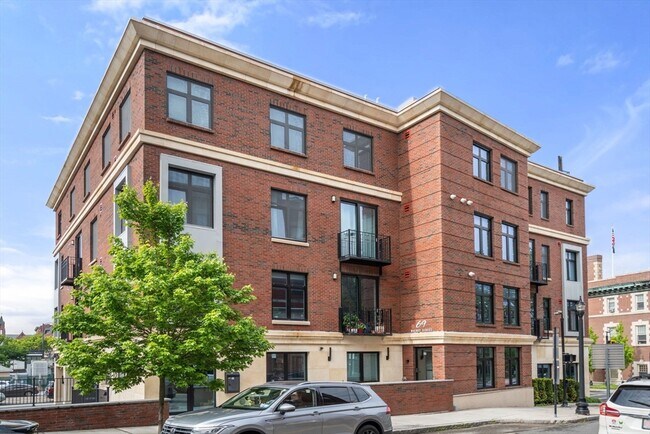Building Photo - 69 Walnut St