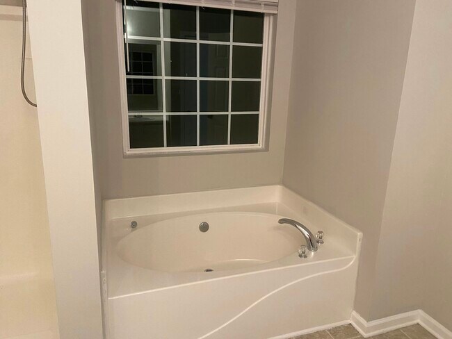 Building Photo - 7092 Walton Hl