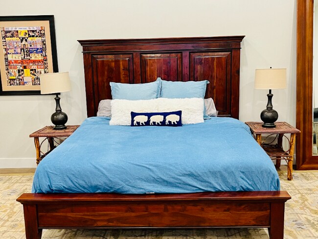 Building Photo - 1001 River Dr