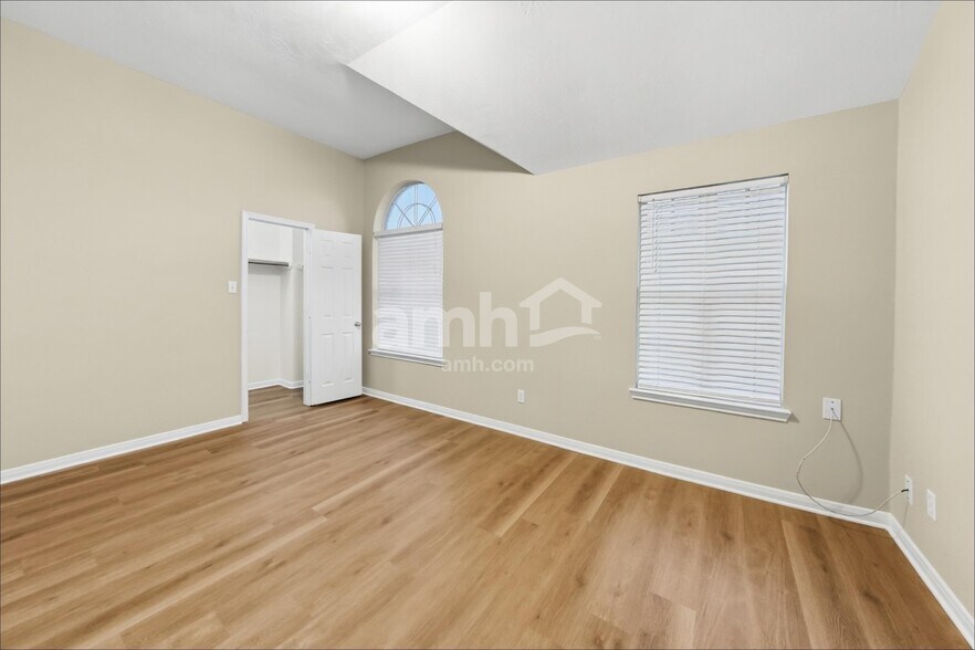 Building Photo - 3007 Valiant Elm St
