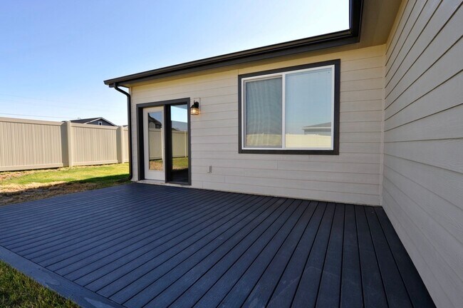 Building Photo - Woodbridge South Neighborhood 3/2