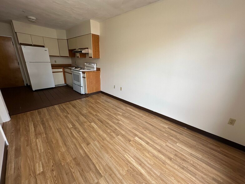 Building Photo - 76 Essex St