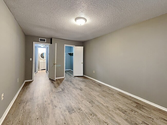 Building Photo - 476 Banyon Tree Cir