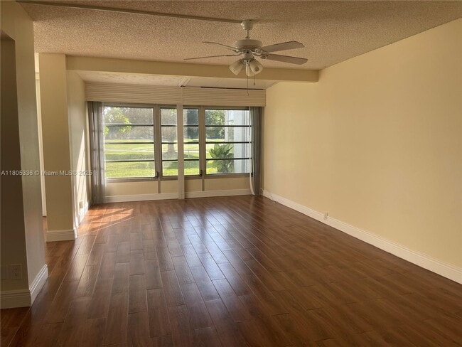 Building Photo - 9401 Evergreen Pl