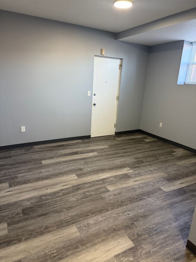 Building Photo - Mayflower Apartments