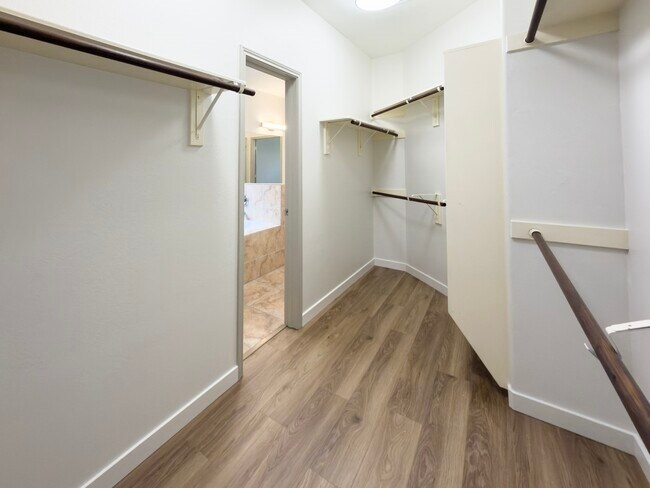 Building Photo - 2802 Ridgeglen Ln