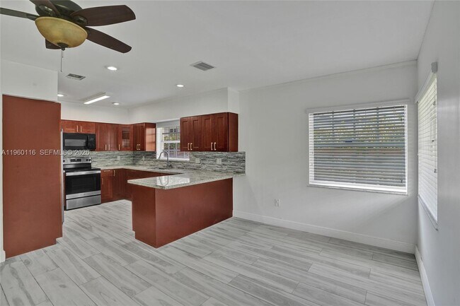 Building Photo - 5721 SW 11th St