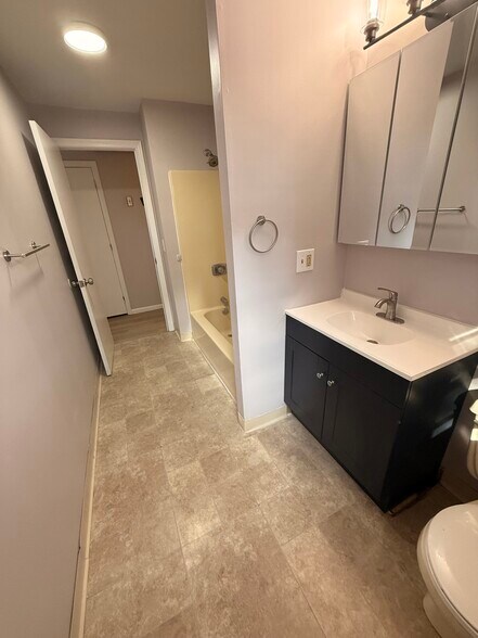 Building Photo - 606 Rye St