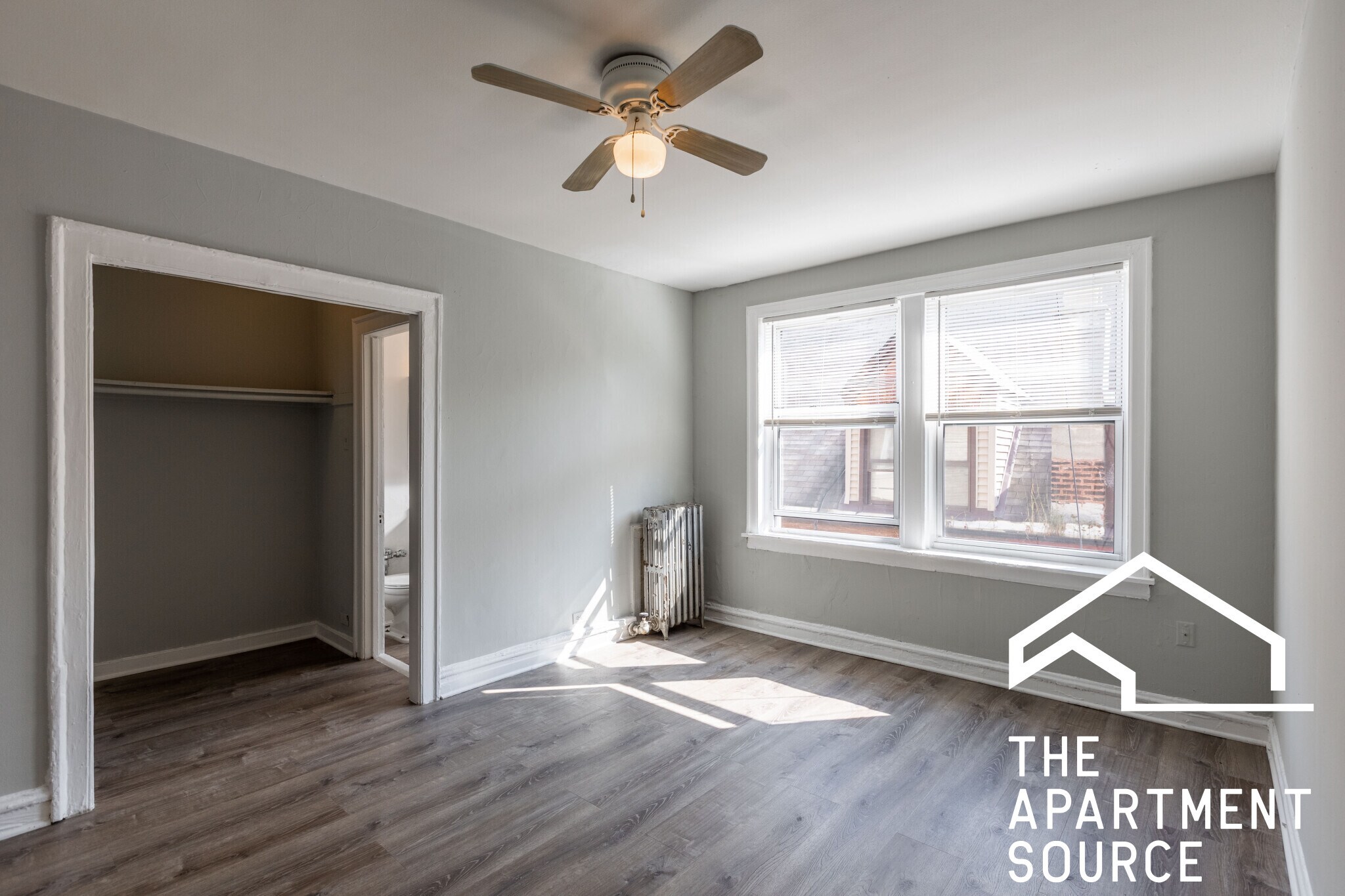 Building Photo - 717 W Belmont Ave