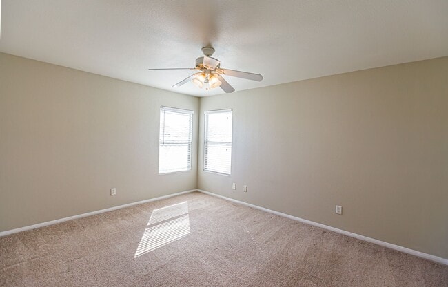 Building Photo - 4 Bedroom home located in Silverado Ranch