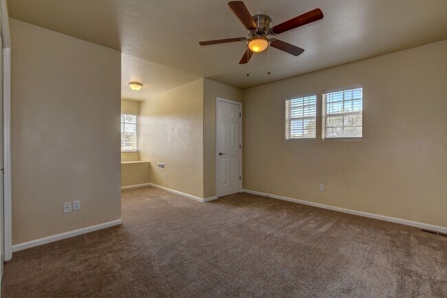 Building Photo - 9100 E Lakeshore Dr