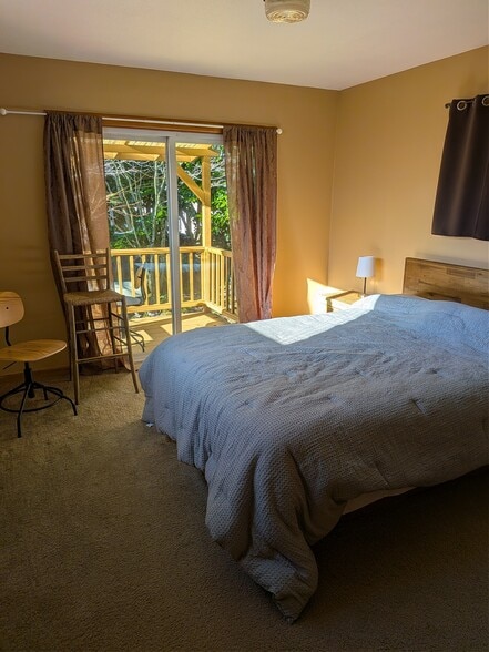 Building Photo - 713 SE 27th Ave