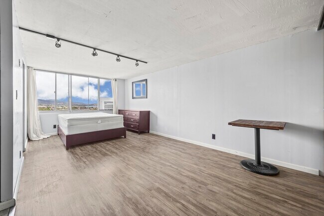 Building Photo - 1060 Kamehameha Hwy