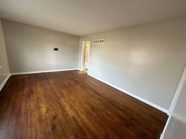 Building Photo - Coming Soon: 3-Bed, 2-Bath Home with Finished Basement