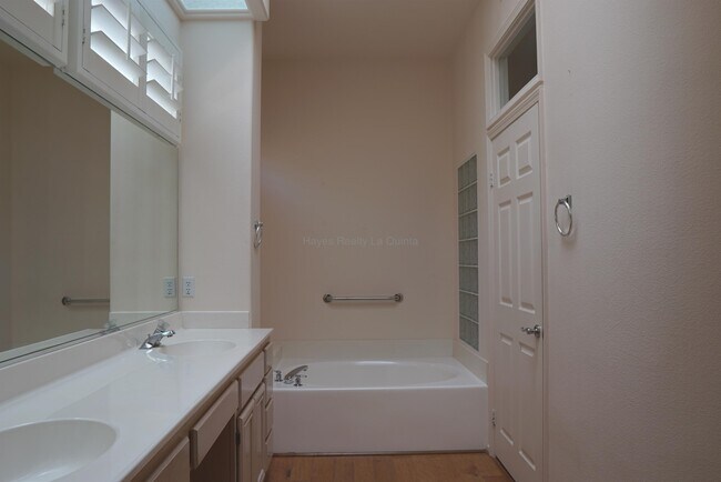 Building Photo - 78585 Autumn Ln