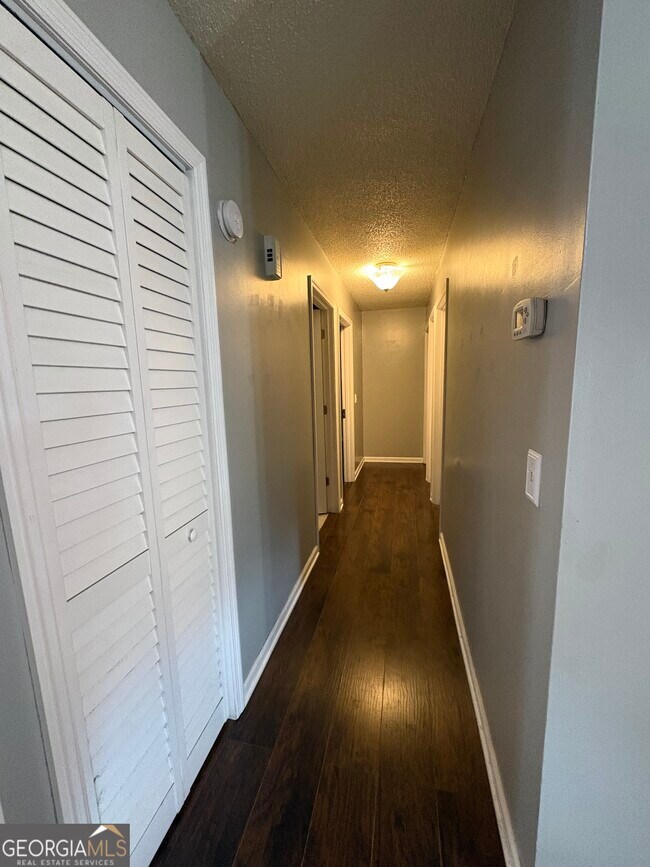 Building Photo - 155 Woodhaven Dr