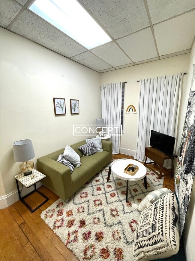 Building Photo - 17 Aberdeen St