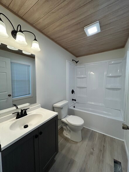 Building Photo - 1012 E 5th Ave