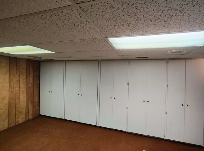 Building Photo - 3 Bd 2 Bath Over 2500 sq ft in Sandy
