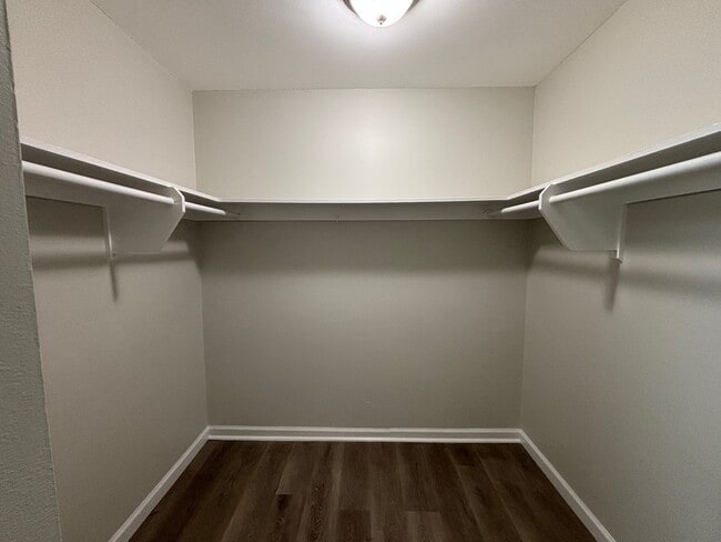 Building Photo - 5504 Fernhill Cir