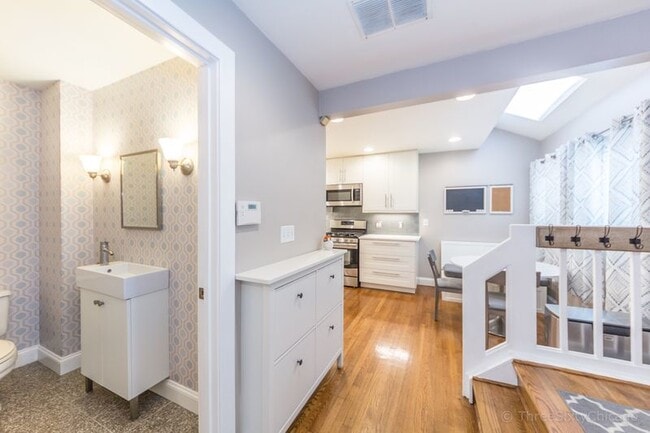 Building Photo - 1180 S Plymouth Ct