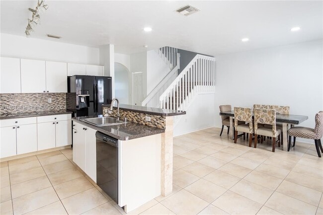 Building Photo - 2301 SE 24th Ct