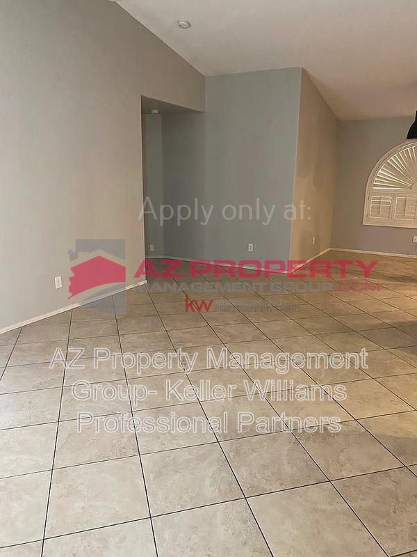 Building Photo - 12725 W Palm Ln