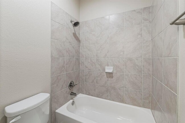 Building Photo - 505 Fair Oaks Dr