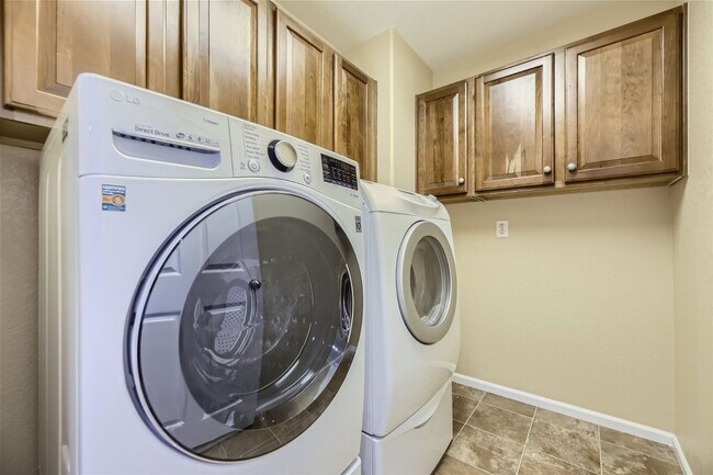 Building Photo - 4 Bedroom Single Family Home For Rent in Highlands Ranch