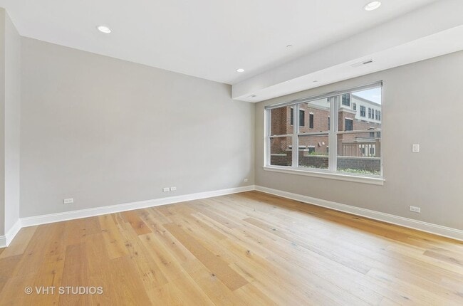 Building Photo - 833 Laurel Ave